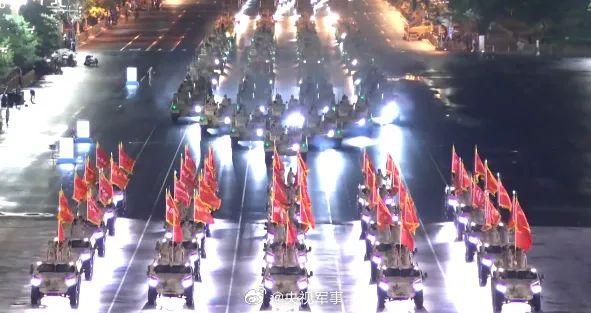 九三阅兵最后一次夜间演练画面